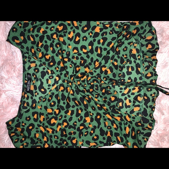 Nasty Gal Green Leopard Print crop top - Picture 4 of 4